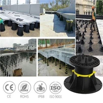 Justerbar piedestal i plast